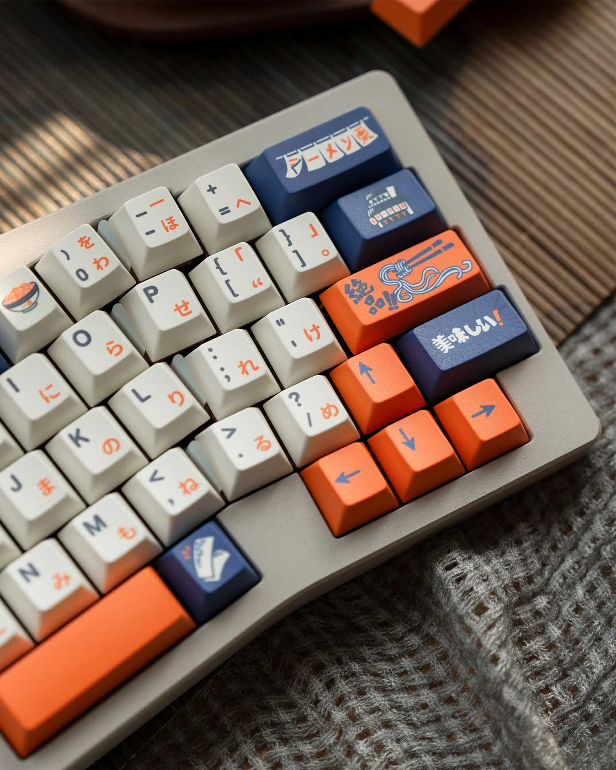 FBB chiraku Ramen R2 Keycaps Set
