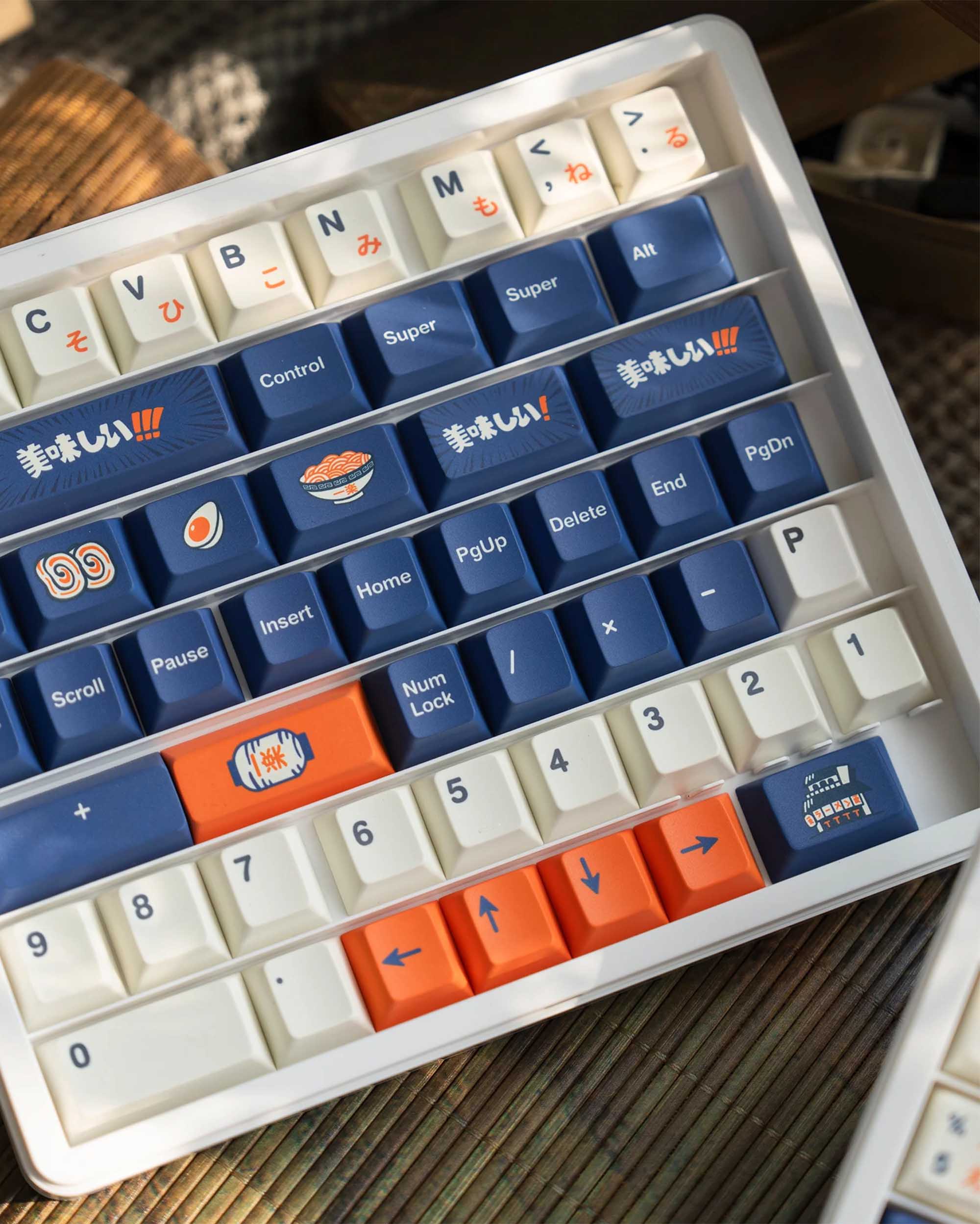 FBB chiraku Ramen R2 Keycaps Set
